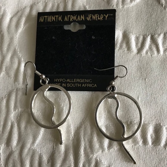 Earrings - New ✨ - Picture 2 of 2